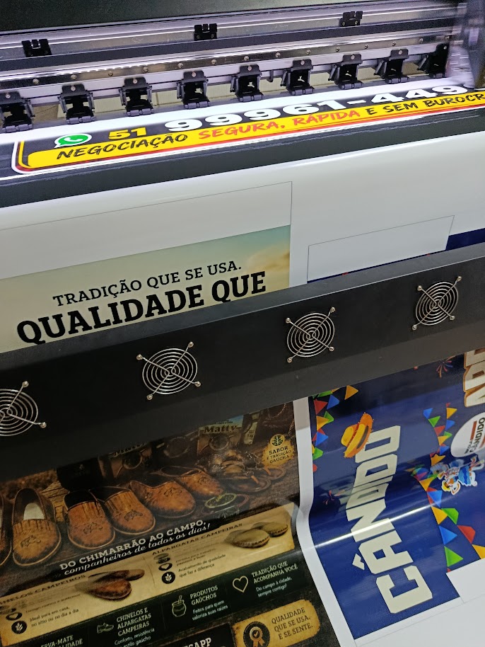 LONA COM IMPRESSÃO DIGITAL SEM ILHÓS